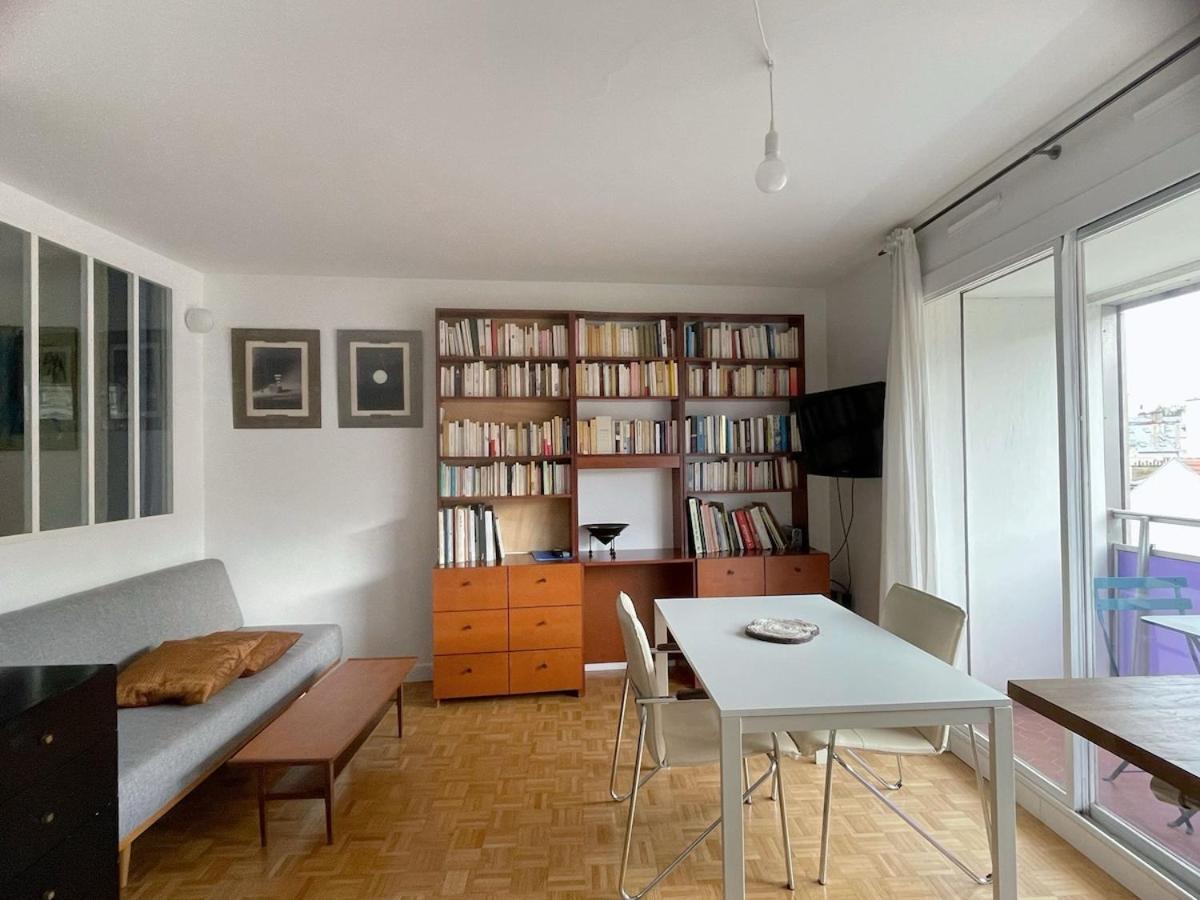 Cocoon With Balcony Paris